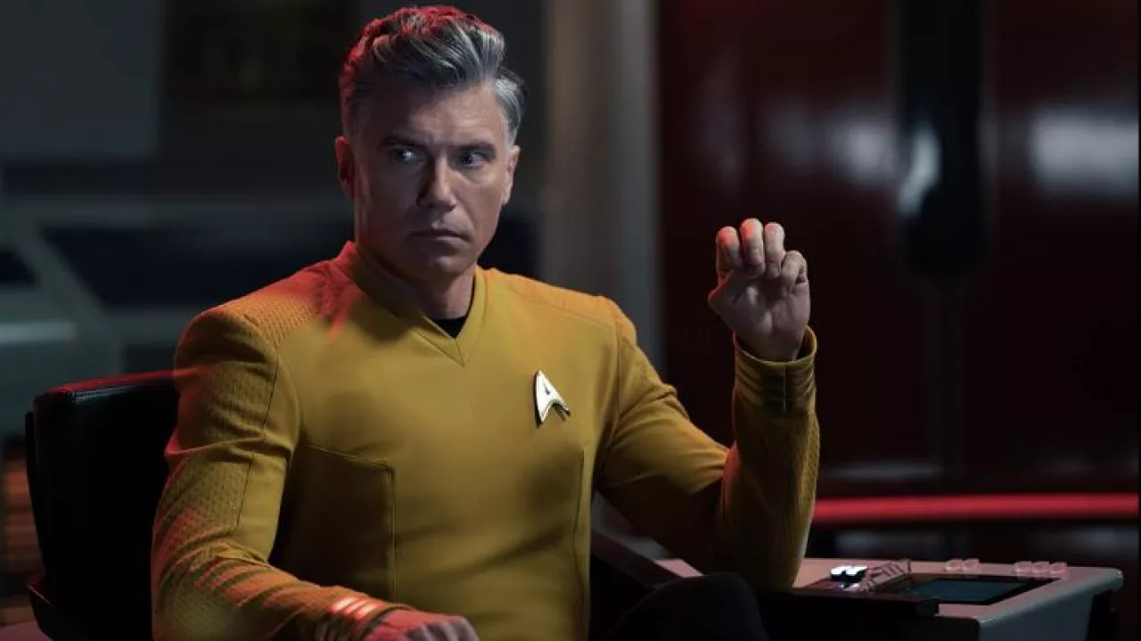 Starfleet yellow uniform worn by Captain Christopher Pike (Anson Mount ...