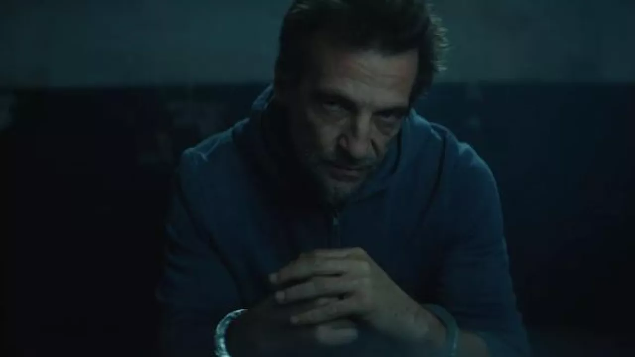 The blue hooded sweatshirt worn by Driss (Mathieu Kassovitz) in the ...