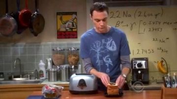 Le grille pain Cylon de Sheldon Cooper (Jim Parsons) dans The Big Bang Theory