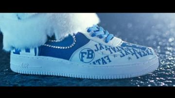 Les sneakers Nike Air Force portées par Fatal Bazooka (Mi­chaël Youn) dans le film Fatal