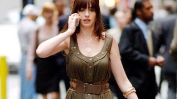 El vestido caqui de Calvin Klein usado por Andrea Sachs (Anne Hathaway) en la película The Devil Wears Prada