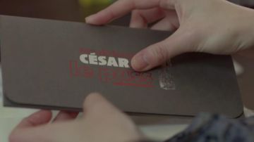 The pass for the ceremony of Caesar Camille Valentini (Fanny Sidney) in Ten per Cent S01E03