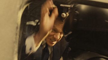 Los gemelos azules "JB" de James Bond (Daniel Craig) en Spectre