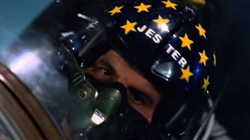 Le casque de pilote de Rick Heatherly / Jester (Michael Ironside) dans Top Gun