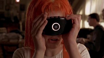 Leeloo's (Milla Jovovitch) Chanel Automatic Makeup Palette in The Fifth Element