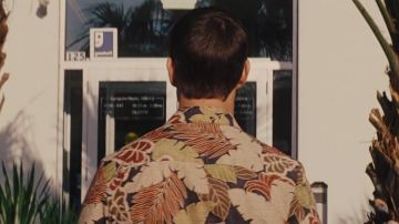 The shirt with flowers from Tom Cruise in Jack Reacher