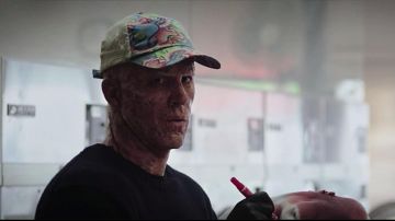 Gorra de Deadpool en la lavandería