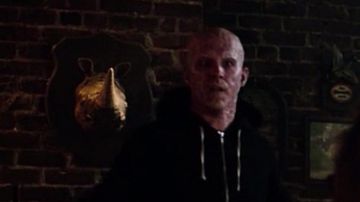 La cabeza falsa dorada de los rinocerontes en Deadpool