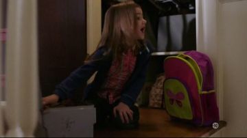 Le sac à dos papillon de Harper dans The Whispsers