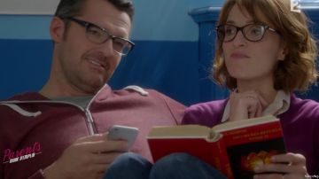 The book "ritual Murder volume II" read by Isa Martinet (Alix Poisson) in Parents mode d'emploi