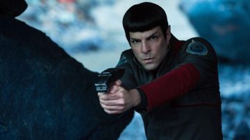 The uniform of the Starfleet of Spock (Zachary Quinto) in Star Trek Beyond