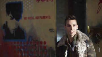 The painting "no gods, no parents" in the apartment of Felix (Jordan Gavaris) in Orphan Black