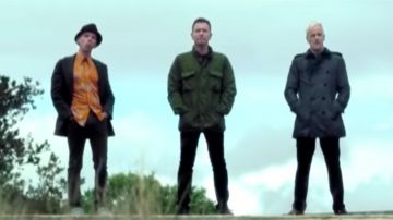 Camisa naranja de Spud (Ewen Bremner) en Trainspotting 2