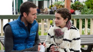 The coat of fur of Lou Clark (Emilia Clarke) in Before You
