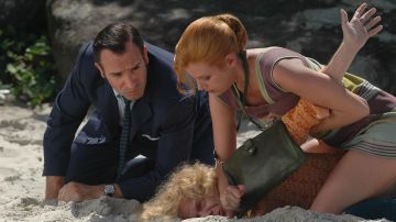 Le sac à main de Dolorès Koulechov (Louise Monot) dans OSS 117 : Rio ne répond plus