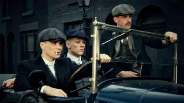 La casquette portée par Tommy Shelby (Cillian Murphy) dans la série Peaky Blinders (Saison 2 Episode 1)