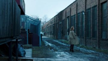 El abrigo de Elizabeth Sloane (Jessica Chastain) en Miss Sloane