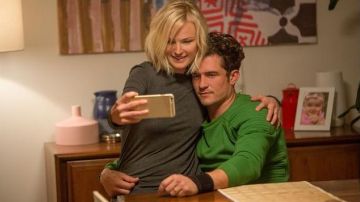 Jersey verde de Orlando Bloom en Easy