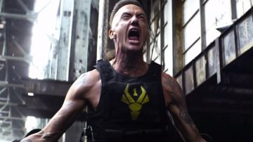Chaleco antibalas de Ninja (Watkin Tudor Jones) en Chappie