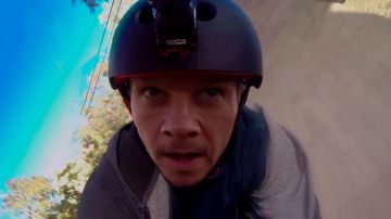 The helmet Triple 8 Dusty (Mark Wahlberg) in a Very Bad Dads