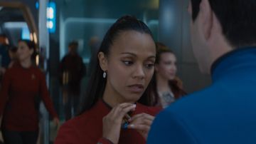 The collier Vulcan of Nyota Uhura (Zoe Saldana) in Star Trek : No limits