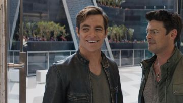 The leather jacket of James Tiberius Kirk (Chris Pine) in Star Trek : No limits