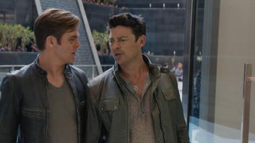 Chaqueta de cuero de Leonard McCoy (Karl Urban) en Star Trek: Boundless