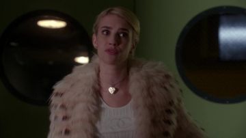 The collar Chanel Oberlin (Emma Roberts) in Scream Queens S02E03