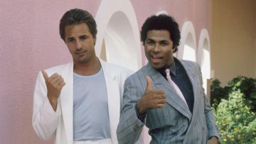 El vestuario de Sonny Crockett y Rico Tubbs en Two Cops in Miami