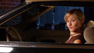 The collier ras-de-shot of Kristen Bell in Veronica Mars S01