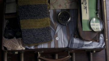 The travel alarm clock by Norbert Dragon (Eddie Redmayne) in Fantastic Animals