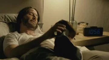 John Wick's (Keanu Reeves) alarm clock radio in the movie John Wick