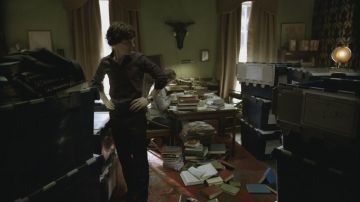 El mapa de las islas británicas de Sherlock Holmes (Benedict Cumberbatch) en Sherlock