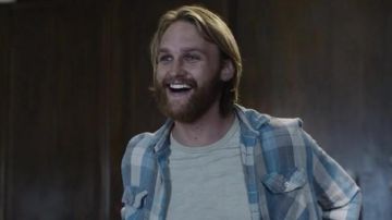Camisa a cuadros de Cooper (Wyatt Russell) en Black Mirror S03E02