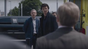 La chaqueta de terciopelo azul del Dr. John Watson (Martin Freeman) en Sherlock