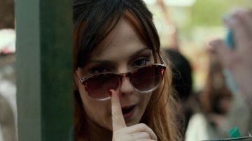Gafas de sol de Sydney (Emily Meade) en Nerve
