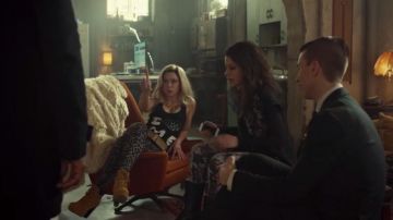 Las botas de Krystal Goderitch (Tatiana Maslany) en Orphan Black