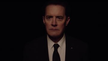 The pin of the agent Dale Cooper (Kyle MacLachlan) in Twin Peaks