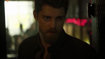 Chaqueta de cuero de Roman (Luke Mitchell) en Blindspot