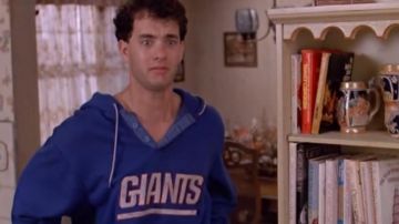 The sweatshirt blue New York Giants worn by Tom Hanks in Big