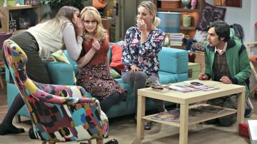 La mecedora multicolor Soren Painter Anthropologie en The Big Bang Theory