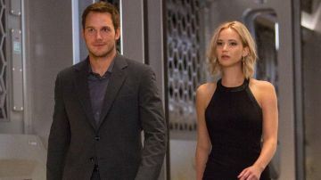 La robe noire de Aurora Lane (Jennifer Lawrence) dans Passengers
