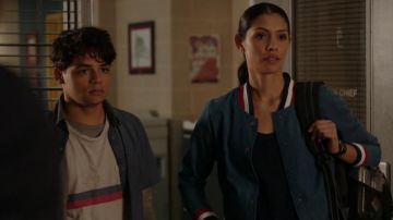 La veste / le blouson de Stella Kidd (Miranda Rae Mayo) dans Chicago Fire S05E03