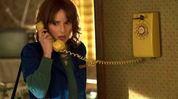 Vintage wallpaper in the kitchen of Joyce Byers (Winona Ryder) in Stranger Things