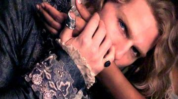 The ring is black stone of Letsat (Tom Cruise) in Interview with a vampire