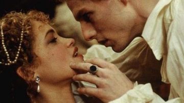 The ring Letsat (Tom Cruise) in Interview with a vampire