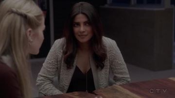 The jacket of Alex Parrish (Priyanka Chopra) in Quantico S02E16
