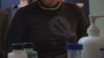 The gray t-shirt skull of Abby (Pauley Perrette) in NCIS S03E14