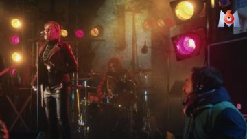 The jacket biker jacket red of Emma on the Stage in Scene of Household