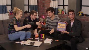 La veste de Noah Grossman dans TRICK QUESTIONS!? (Smosh is Bored)